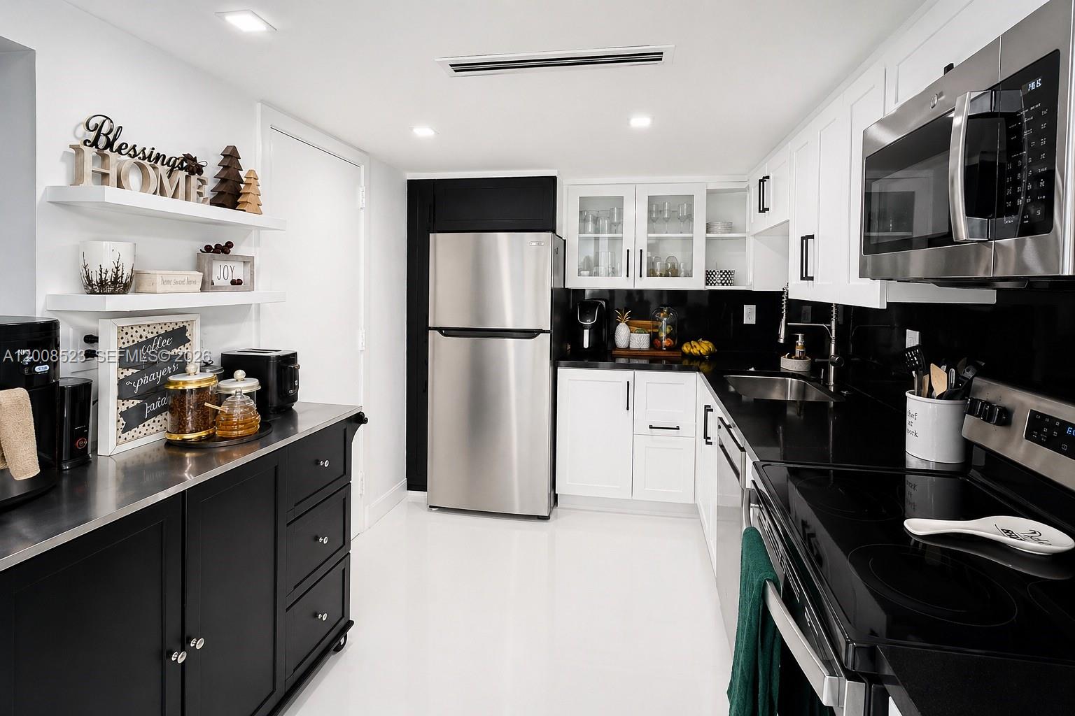 image Arlen House Condo2