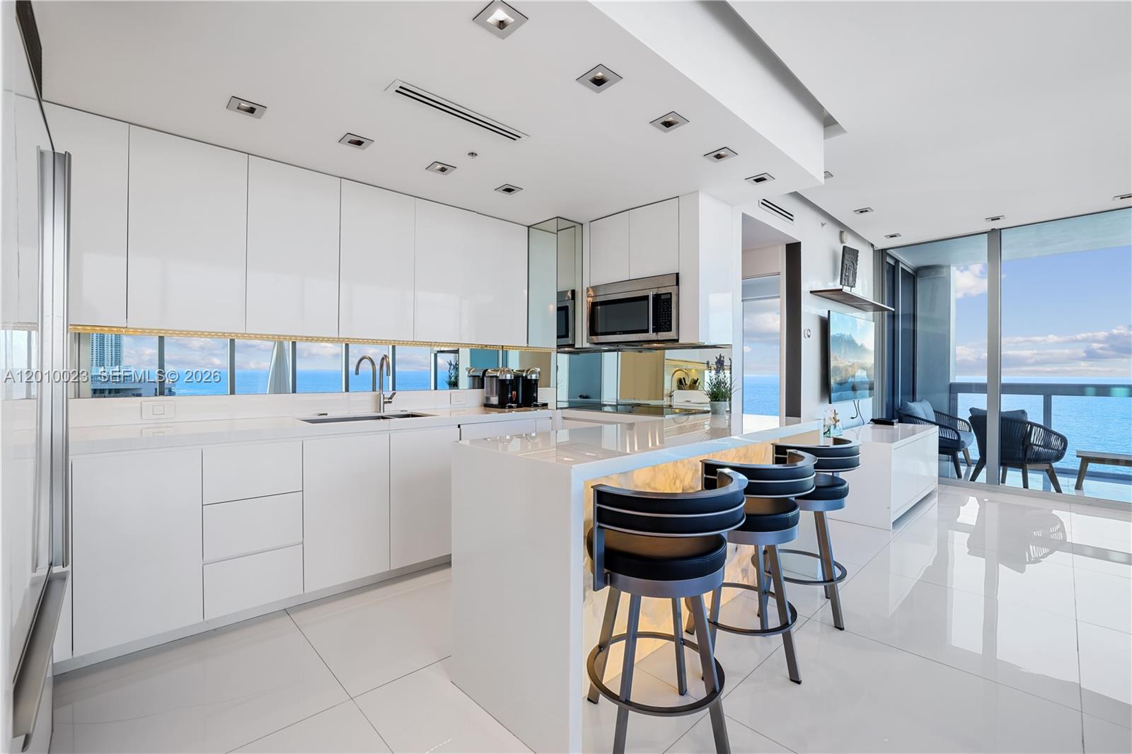 6899 Collins Ave #2208 Miami Beach, FL 33141