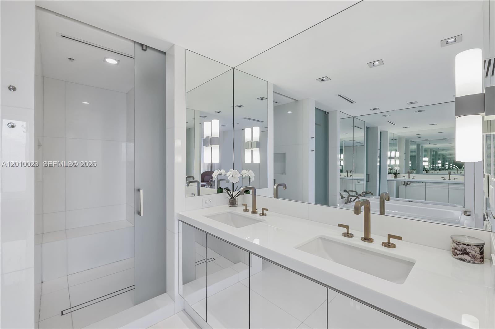 6899 Collins Ave #2208 Miami Beach, FL 33141