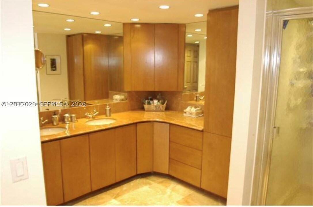 1717 N Bayshore Dr #A-1734 Miami, FL 33132
