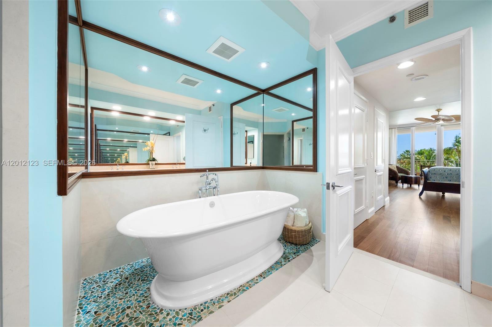791 Crandon Blvd #404 Key Biscayne, FL 33149