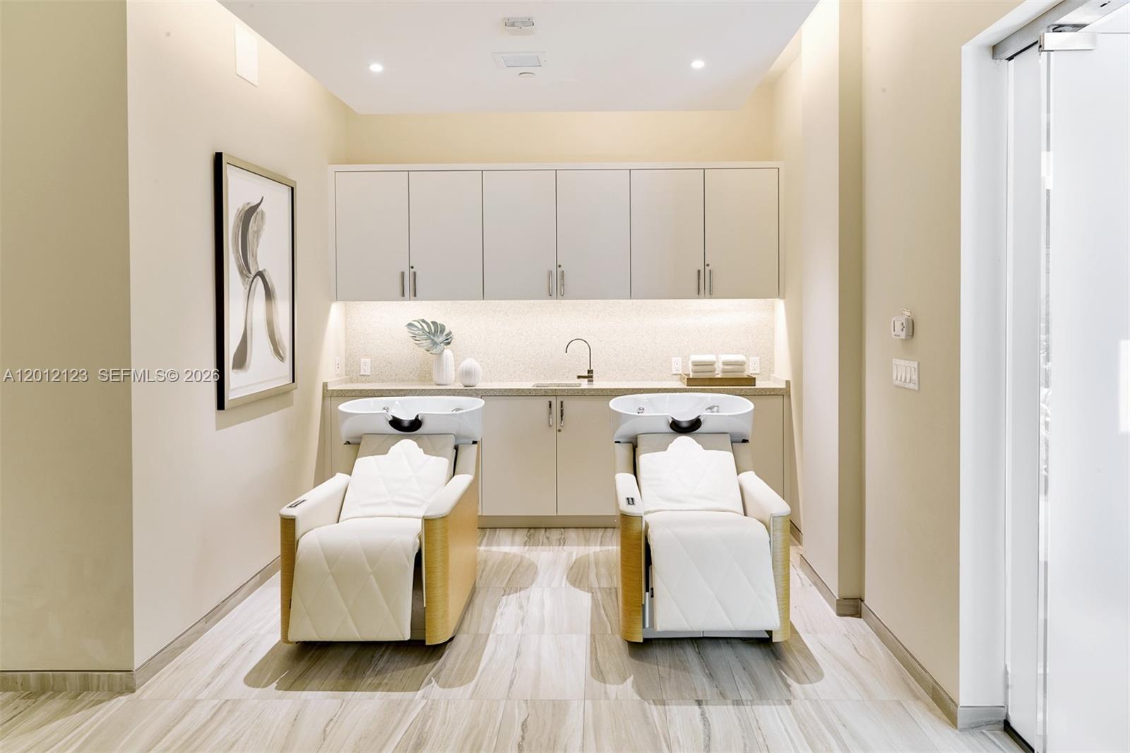 791 Crandon Blvd #404 Key Biscayne, FL 33149