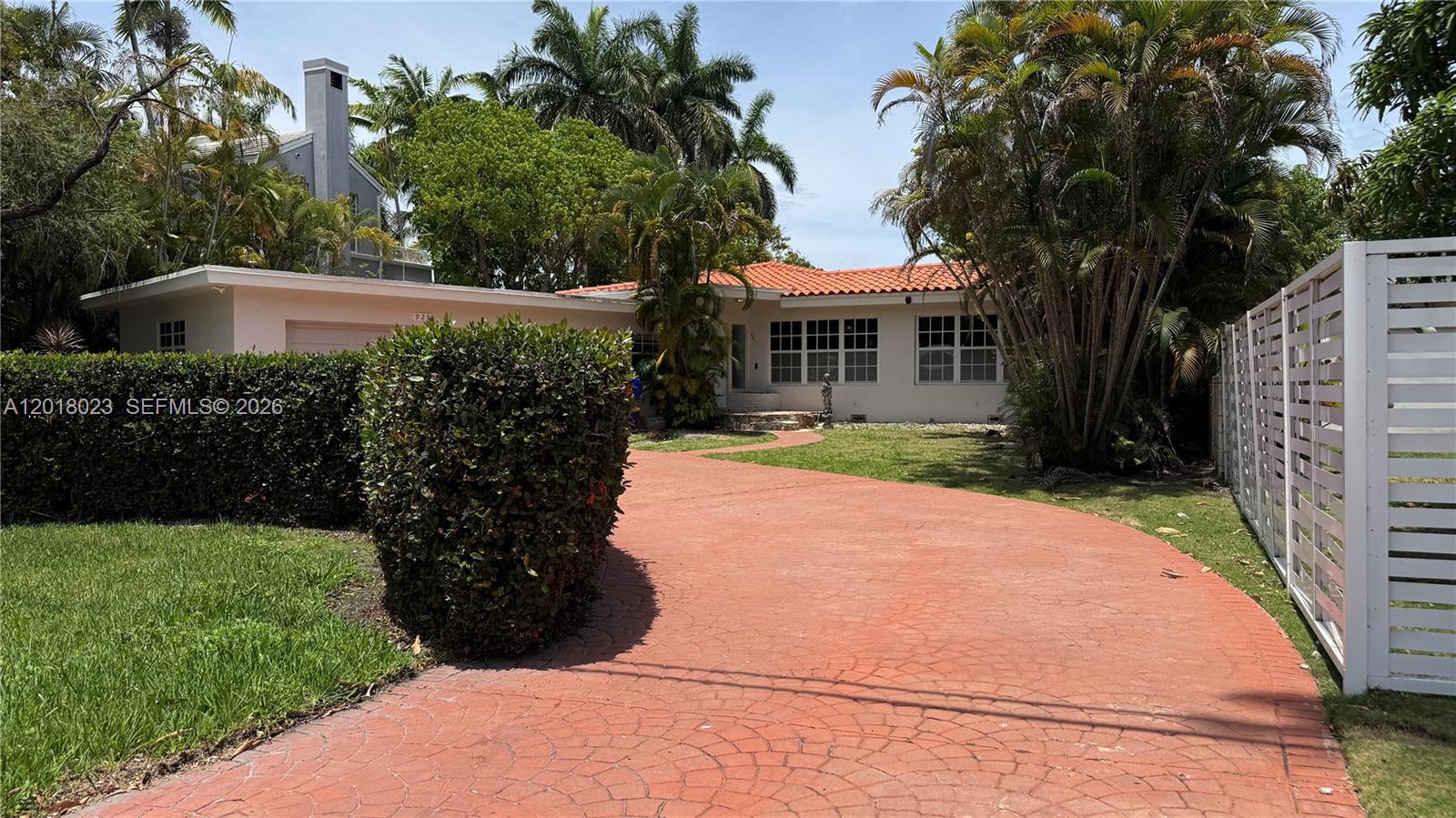 921 Belle Meade Is Dr