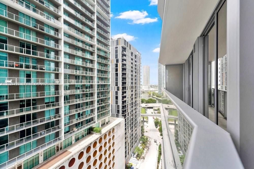 77 SE 5th #1711 Miami, FL 33131