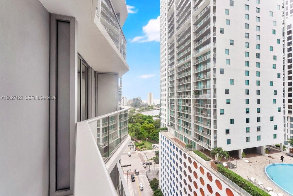 77 SE 5th #1711 Miami, FL 33131