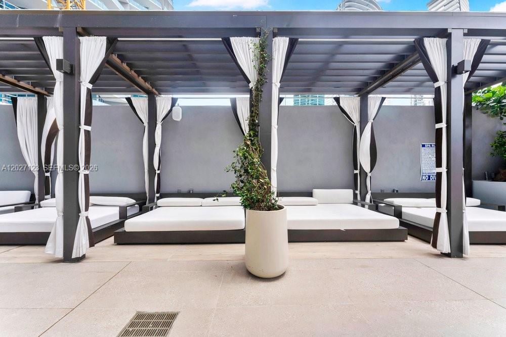77 SE 5th #1711 Miami, FL 33131