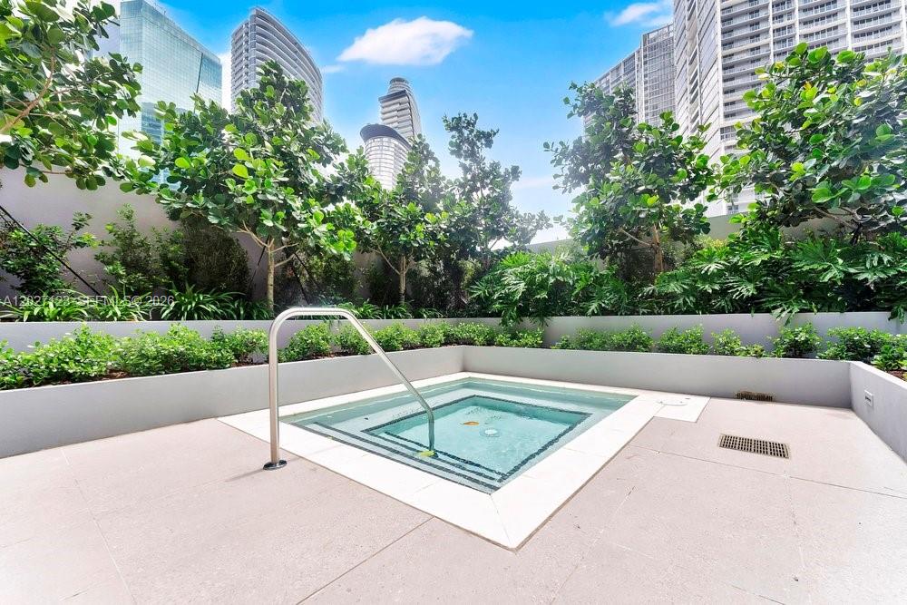 77 SE 5th #1711 Miami, FL 33131