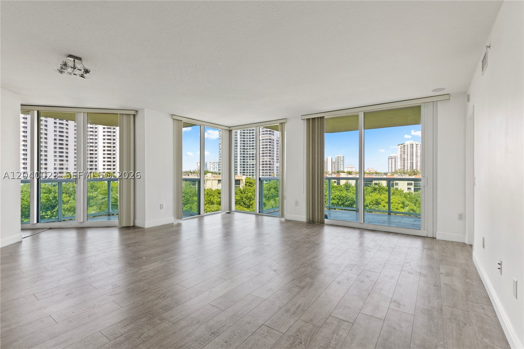 3370 Hidden Bay Dr #602 Aventura, FL 33180