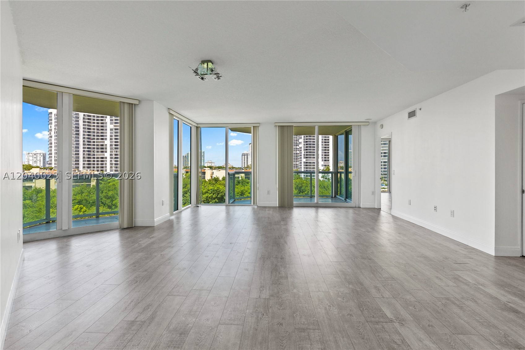 3370 Hidden Bay Dr #602 Aventura, FL 33180