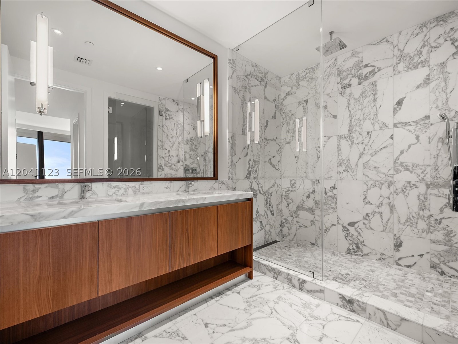 175 SE 25th Rd #502 Miami, FL 33129