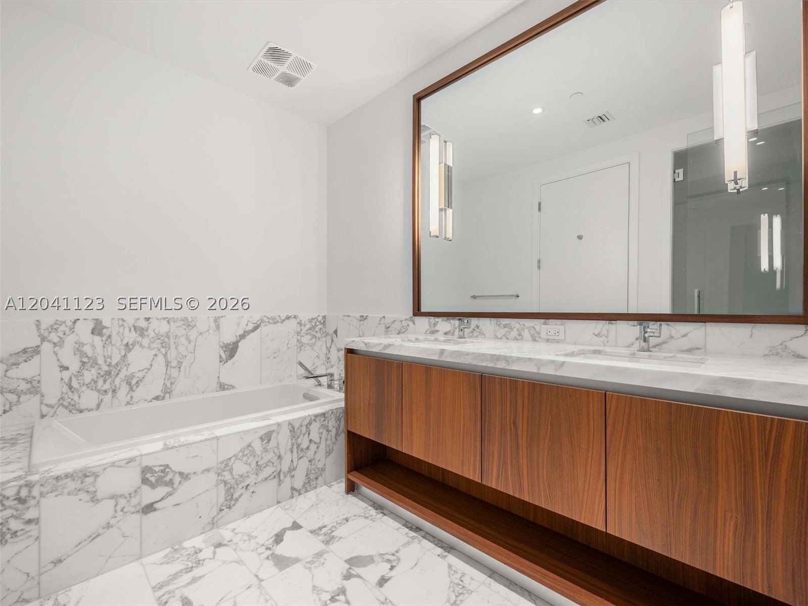 175 SE 25th Rd #502 Miami, FL 33129