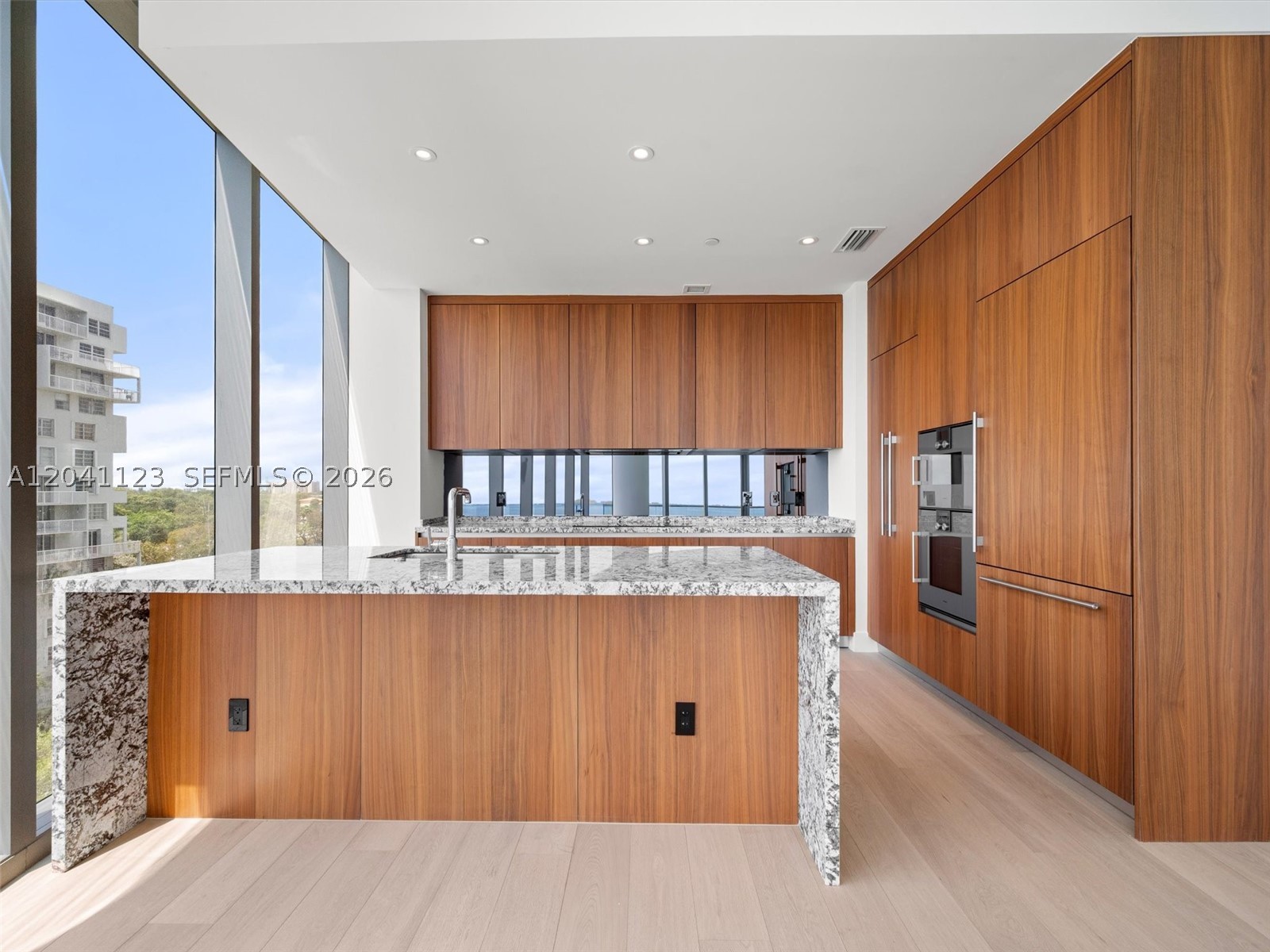 175 SE 25th Rd #502 Miami, FL 33129