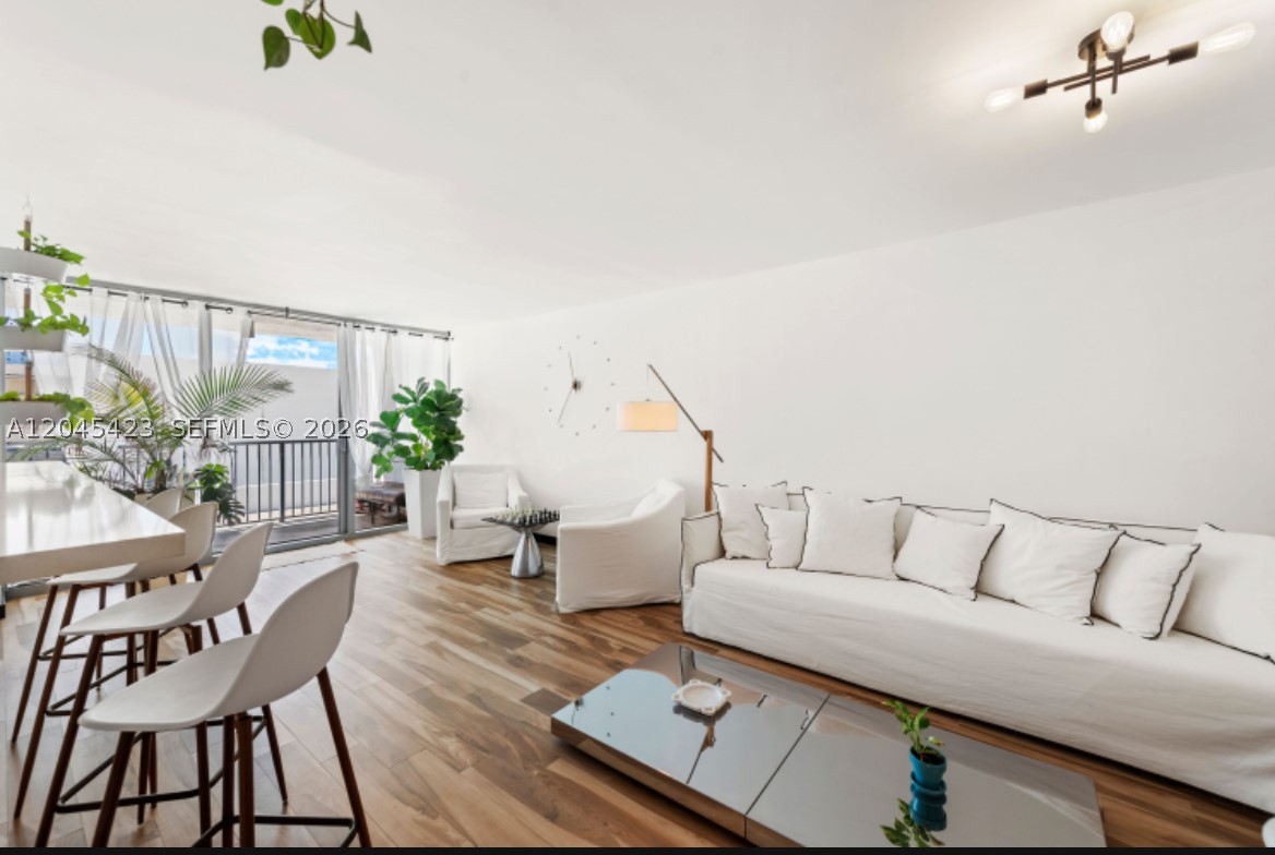 2655 Collins Ave #504