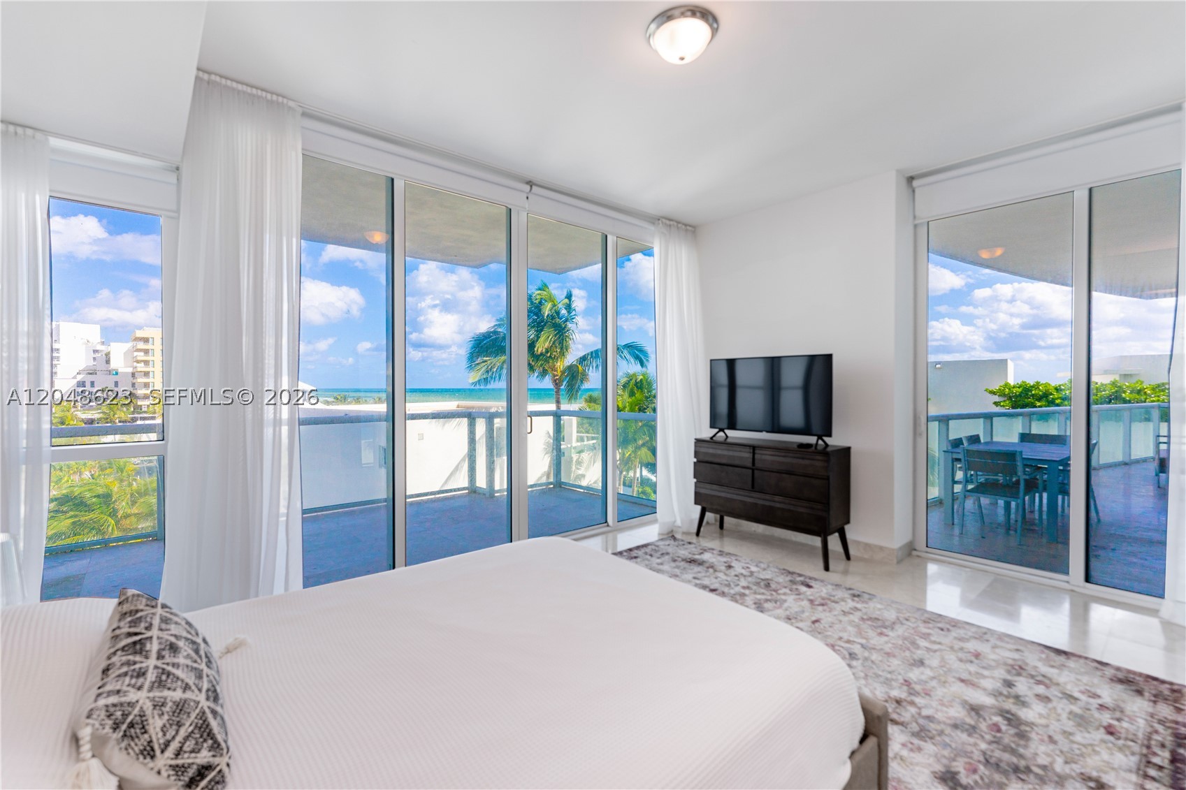 image Continuum South Beach North Tower30