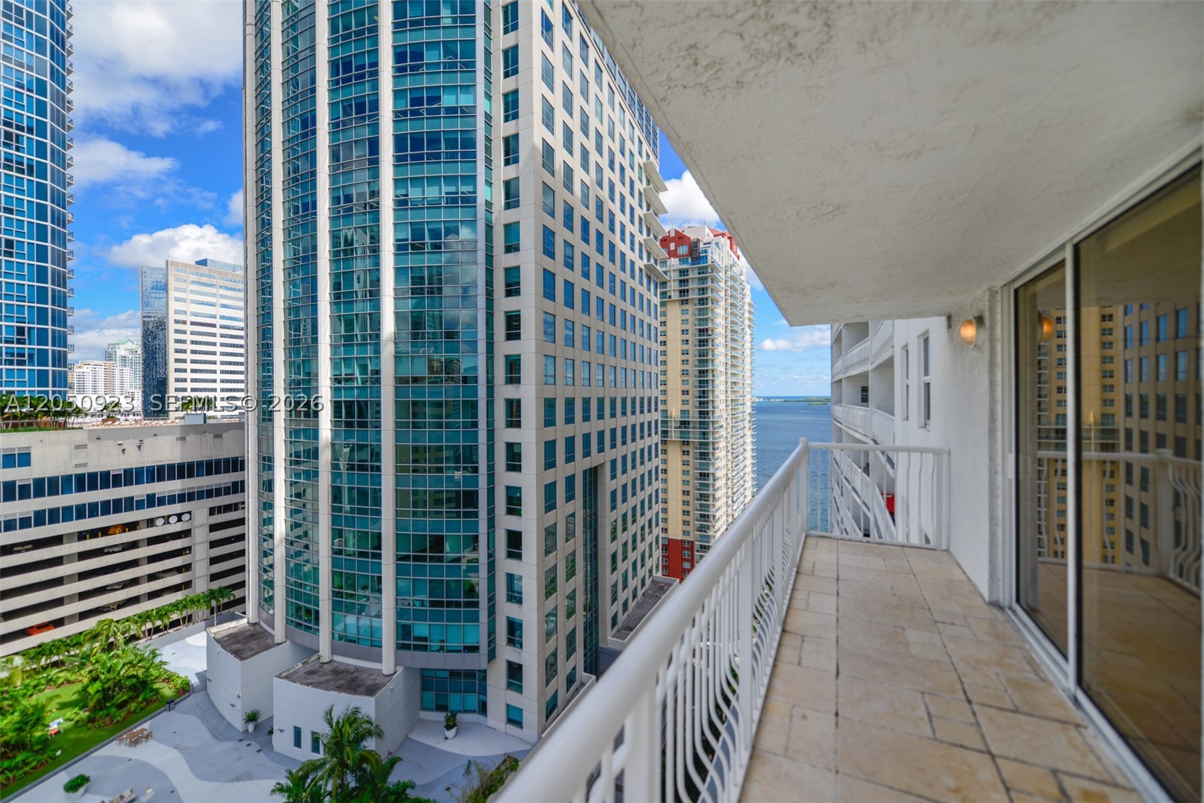 image The Club at Brickell Bay40