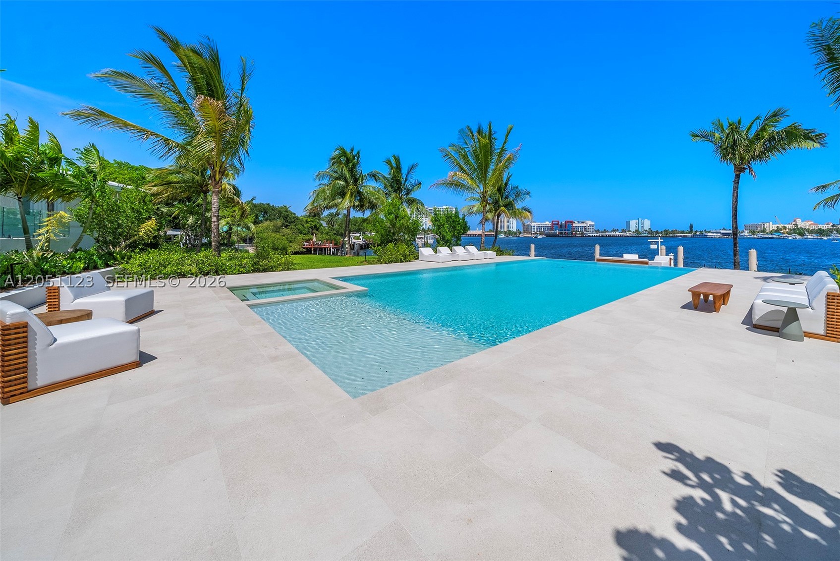 900 N Northlake Dr Hollywood, FL 33019