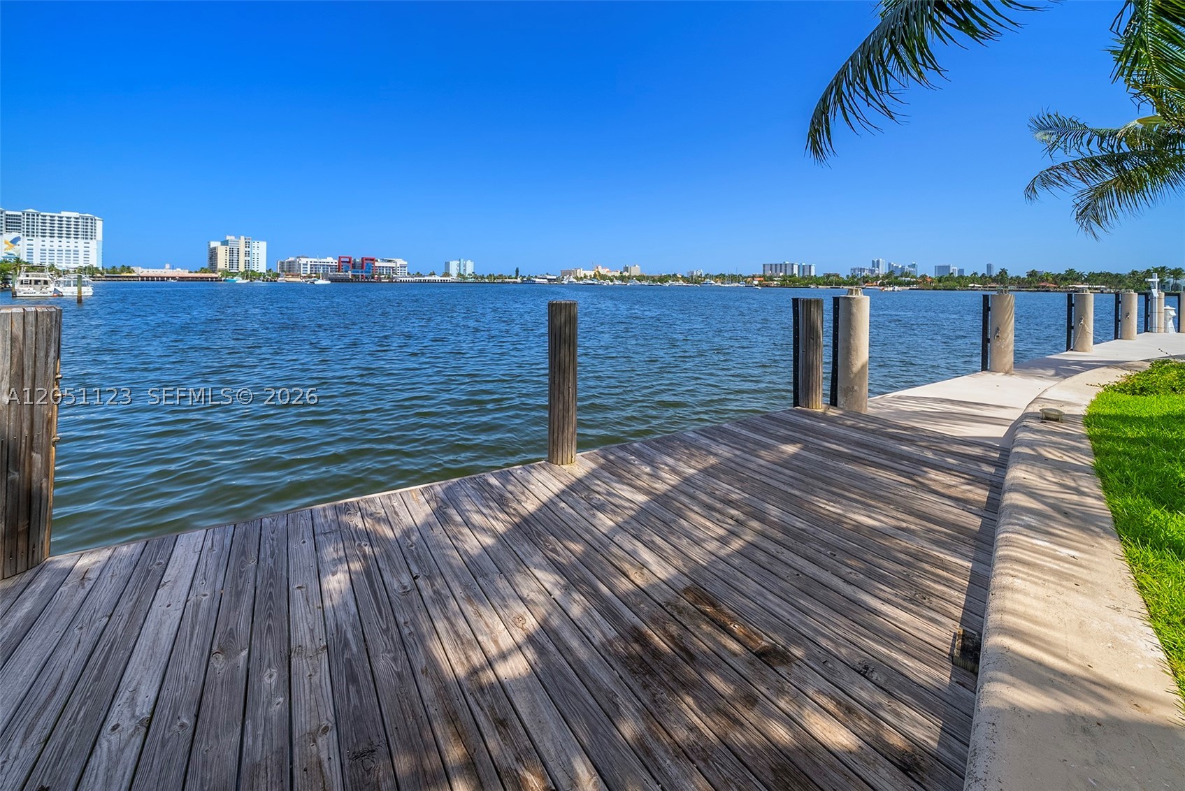 900 N Northlake Dr Hollywood, FL 33019