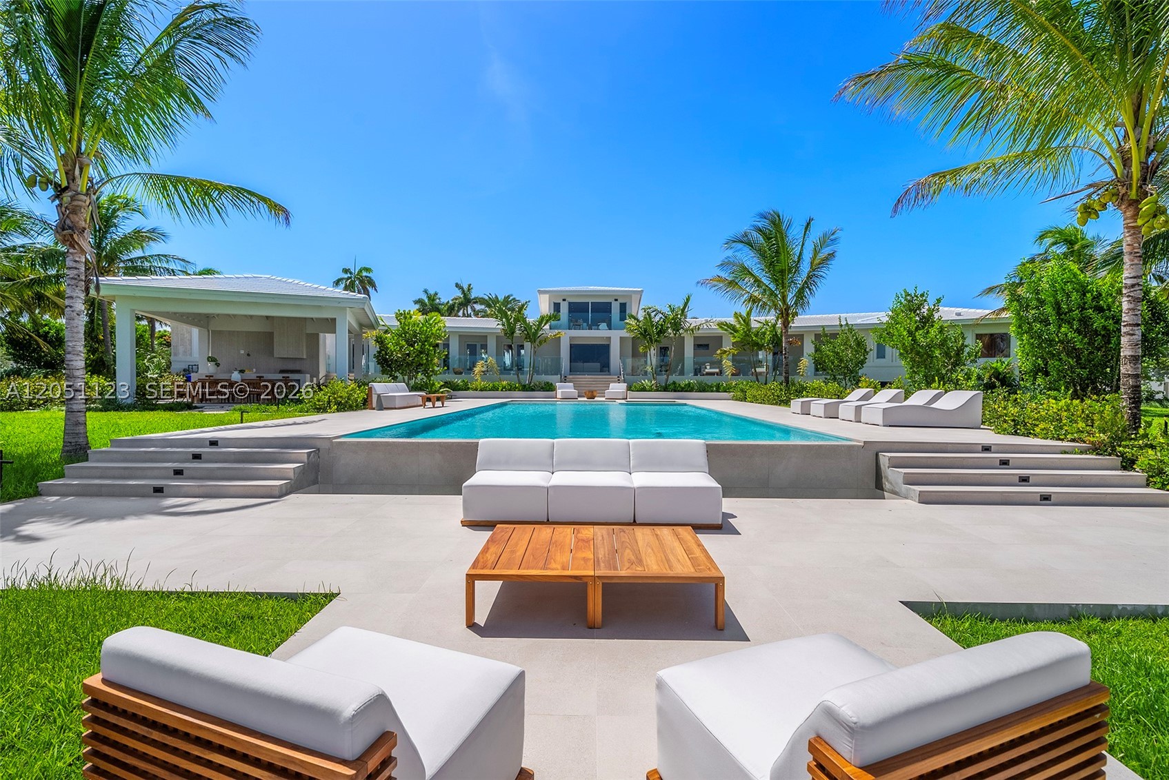 900 N Northlake Dr Hollywood, FL 33019
