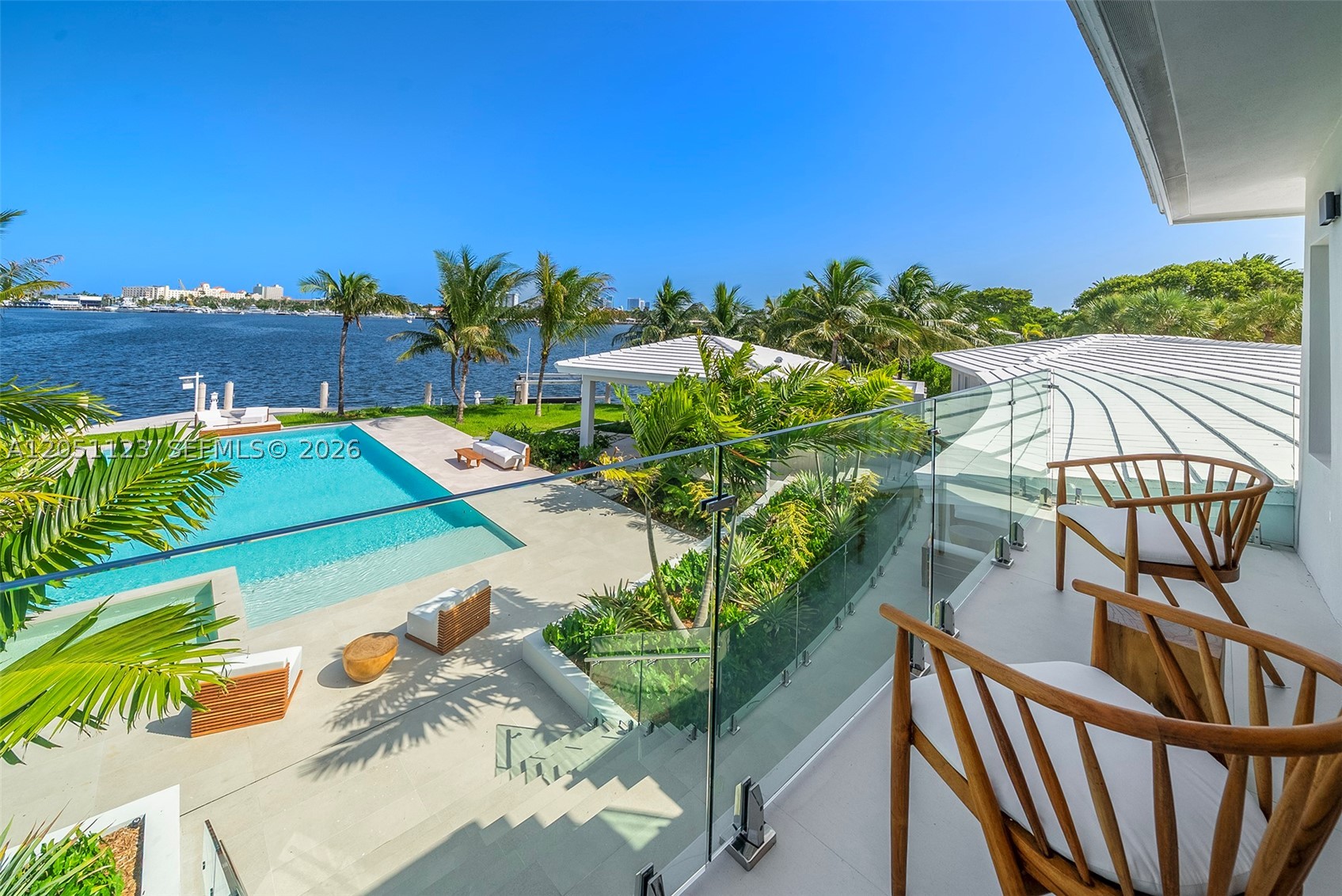 900 N Northlake Dr Hollywood, FL 33019