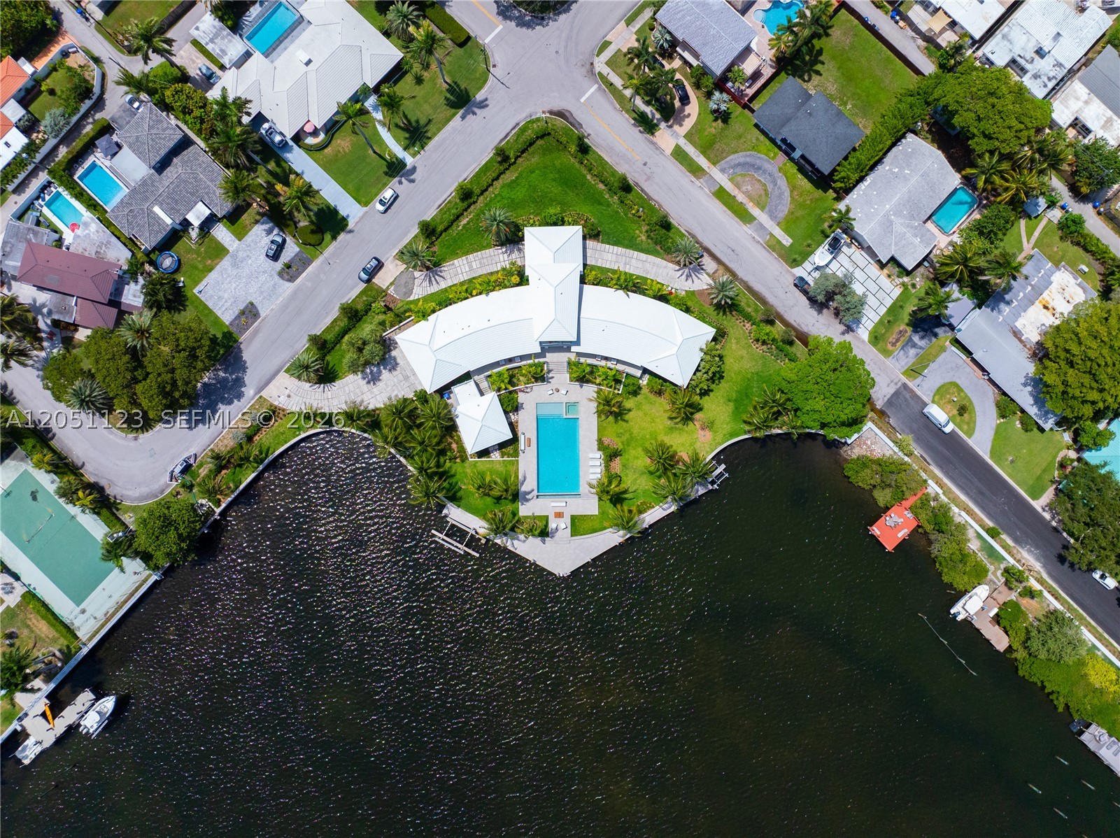 900 N Northlake Dr Hollywood, FL 33019