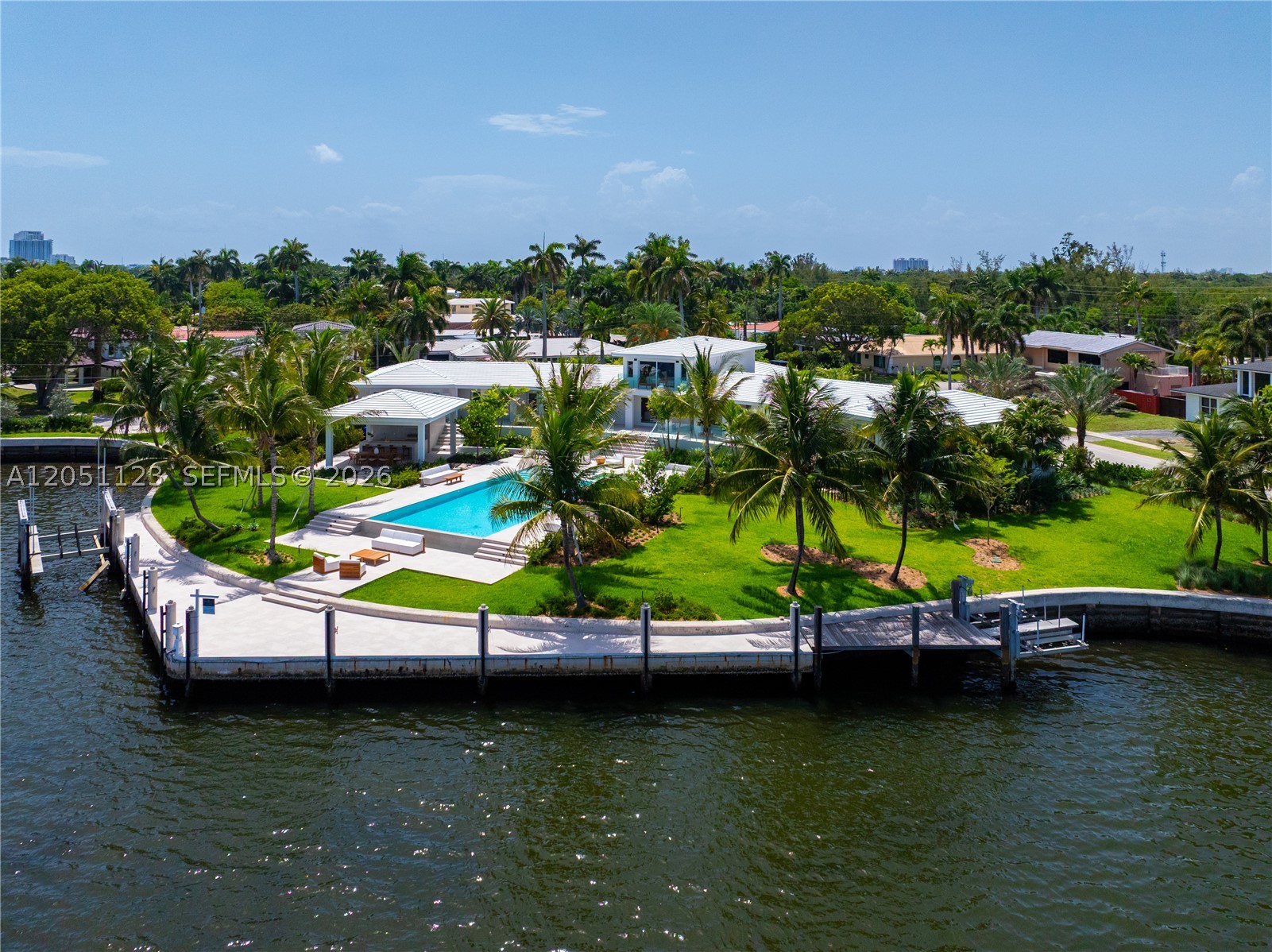 900 N Northlake Dr Hollywood, FL 33019