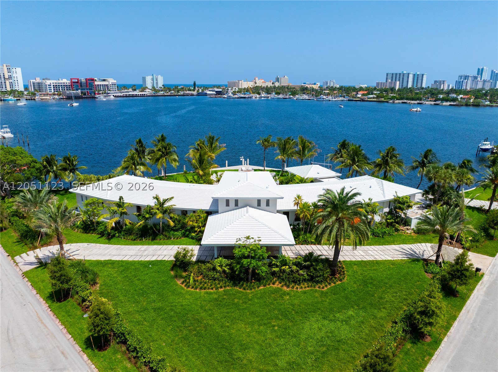 900 N Northlake Dr Hollywood, FL 33019