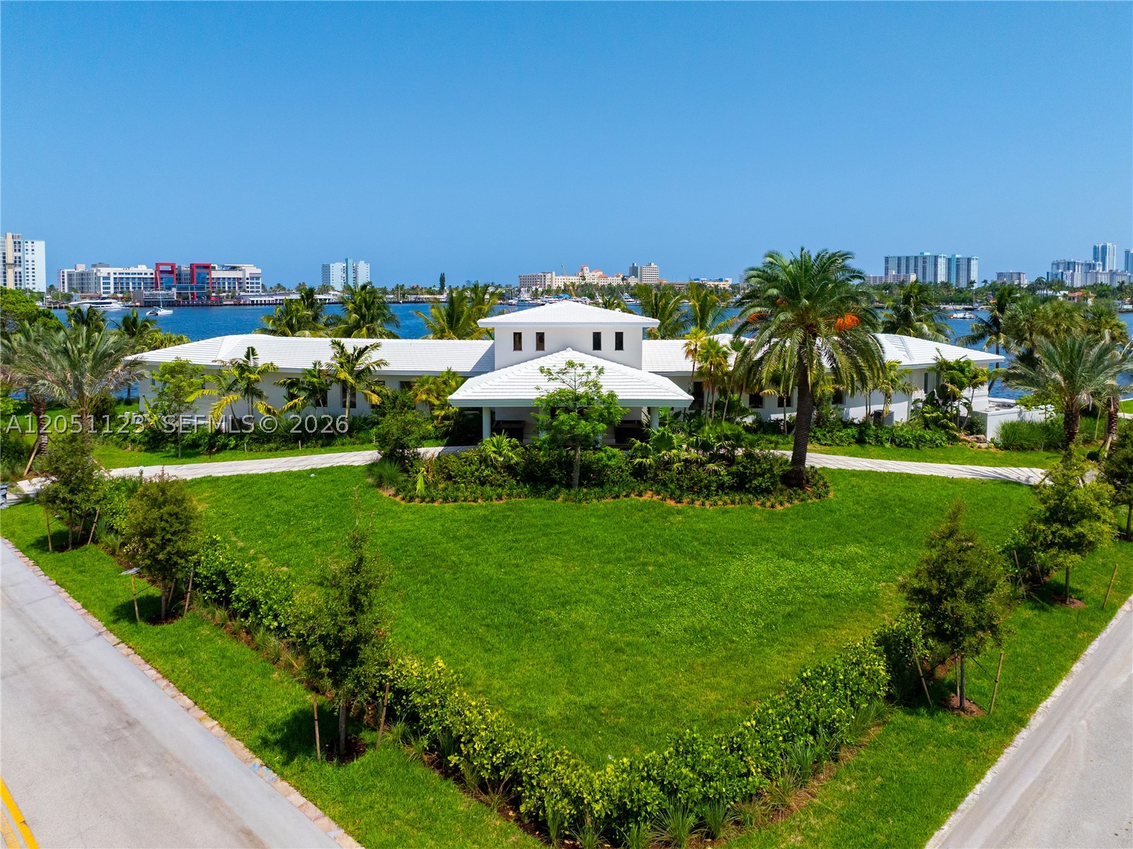 900 N Northlake Dr Hollywood, FL 33019