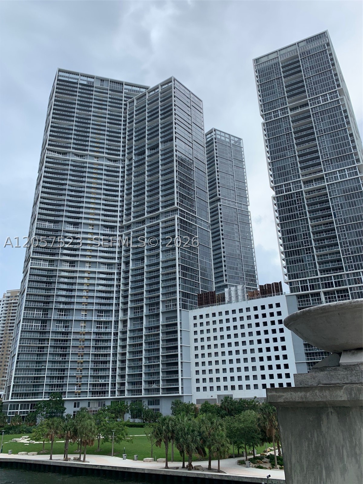 465 Brickell Ave #5304