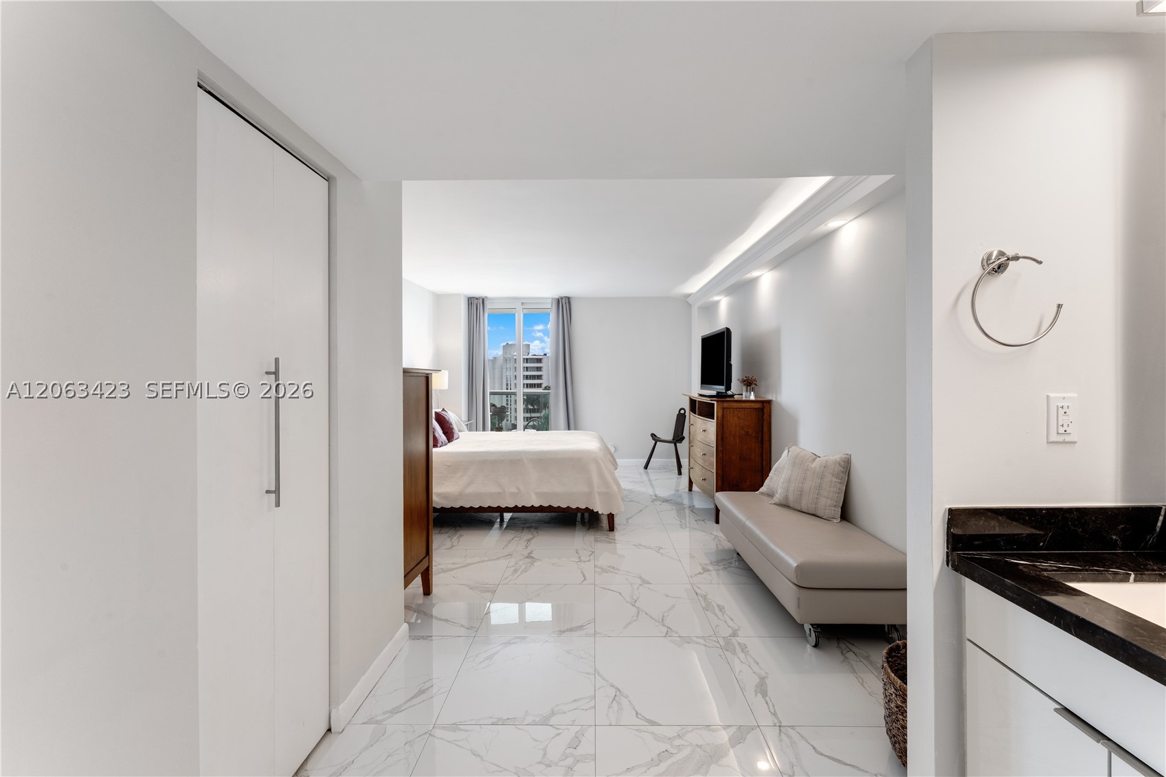 image Arlen House East17