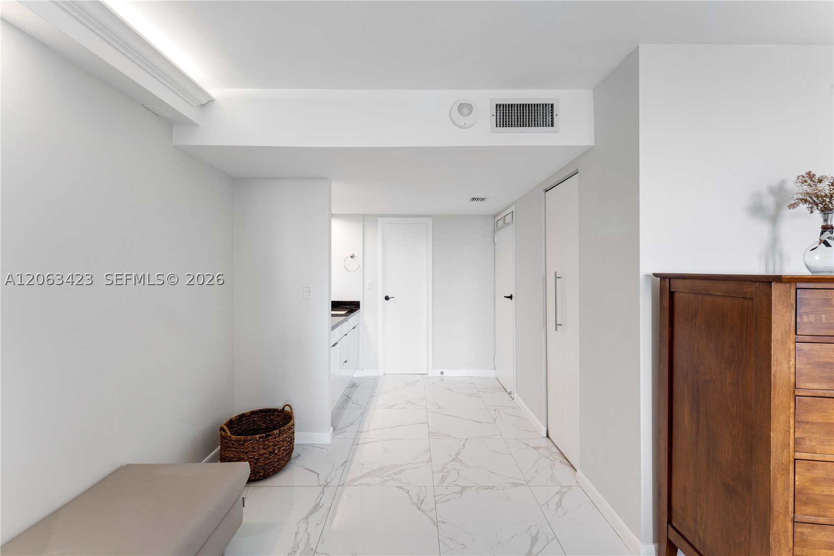 image Arlen House East18