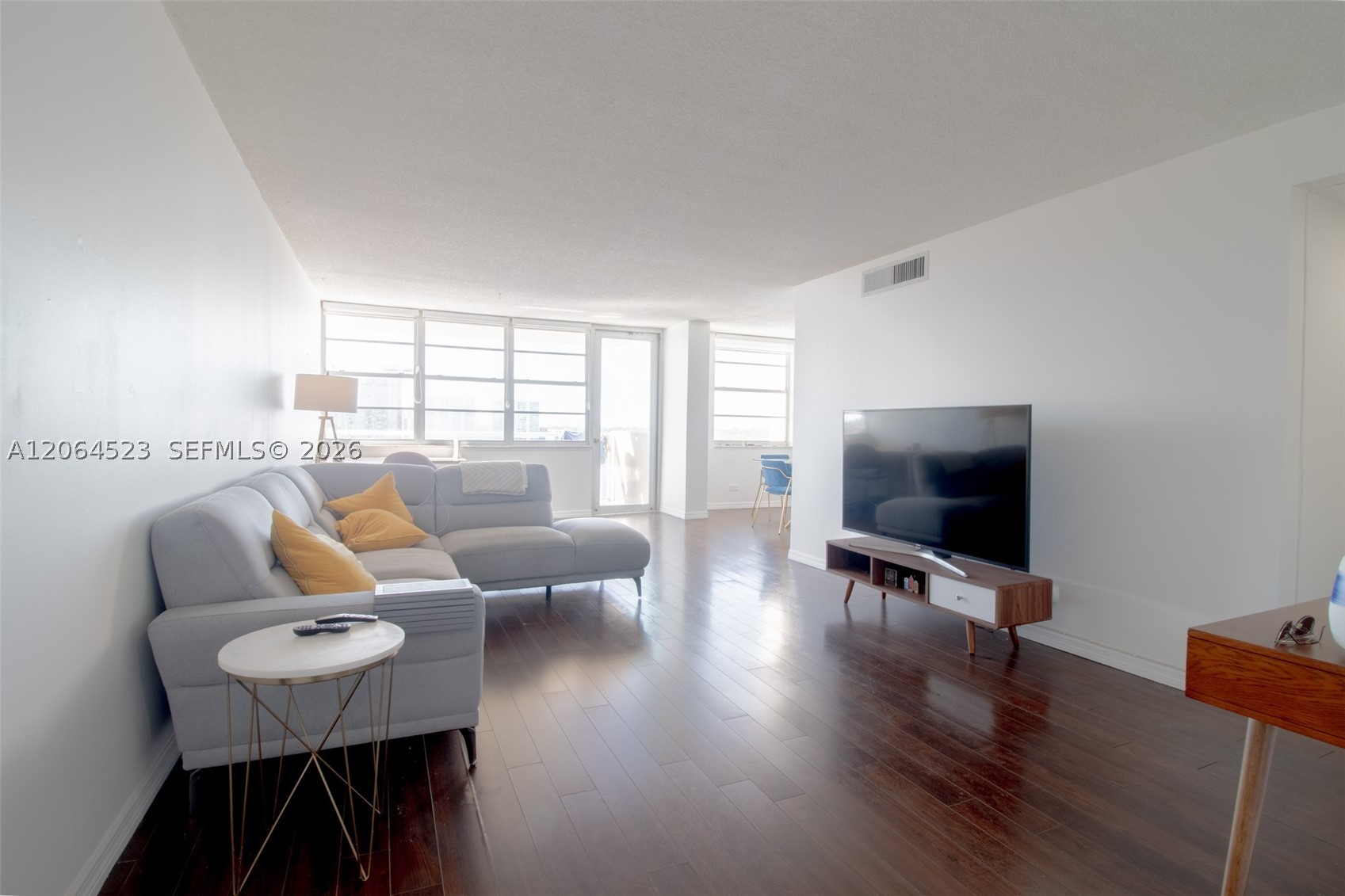 image Winston Towers 1007