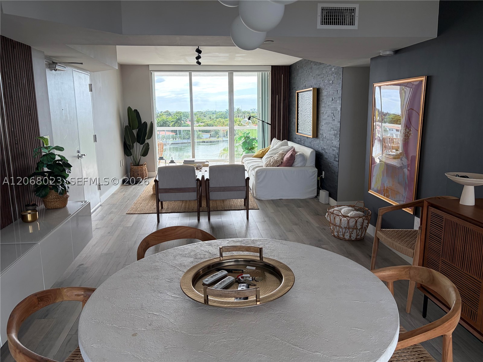 5900 Collins Ave #702