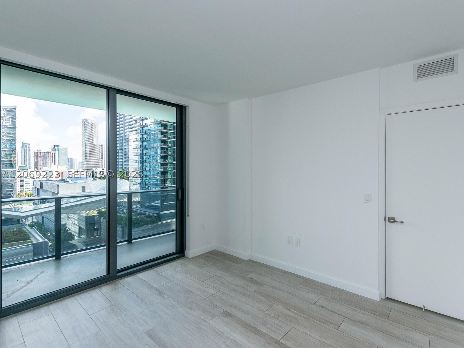 image Brickell Heights East12