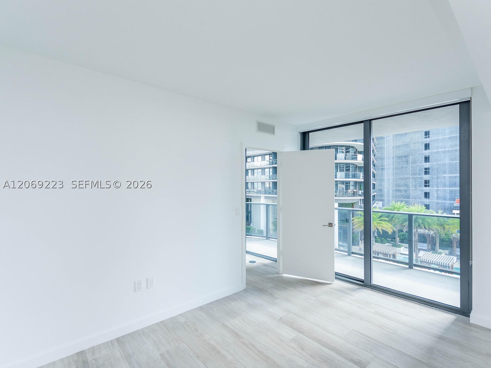 image Brickell Heights East21