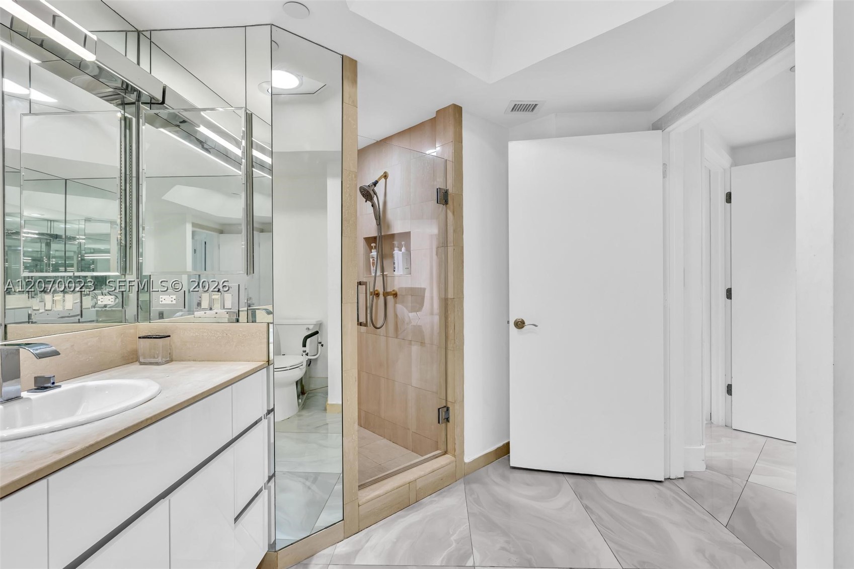 3000 Island Blvd #1106 Aventura, FL 33160