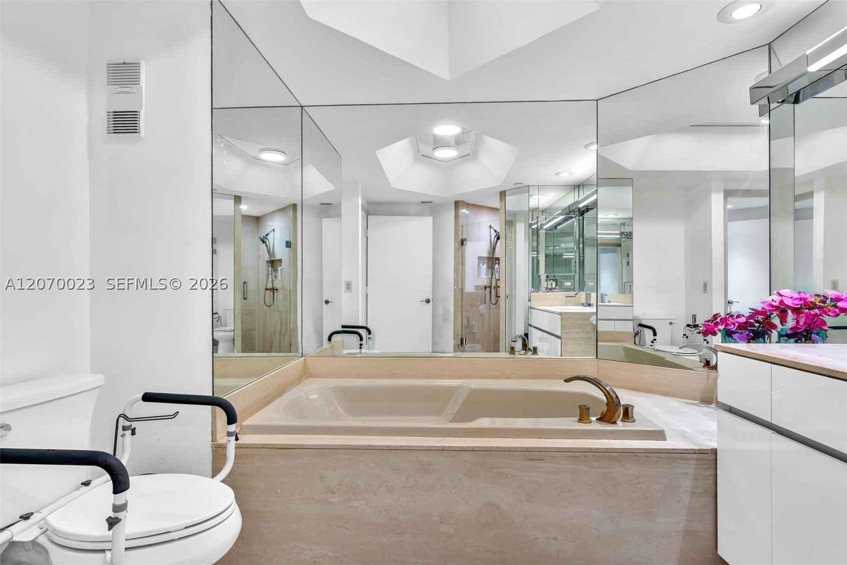 3000 Island Blvd #1106 Aventura, FL 33160
