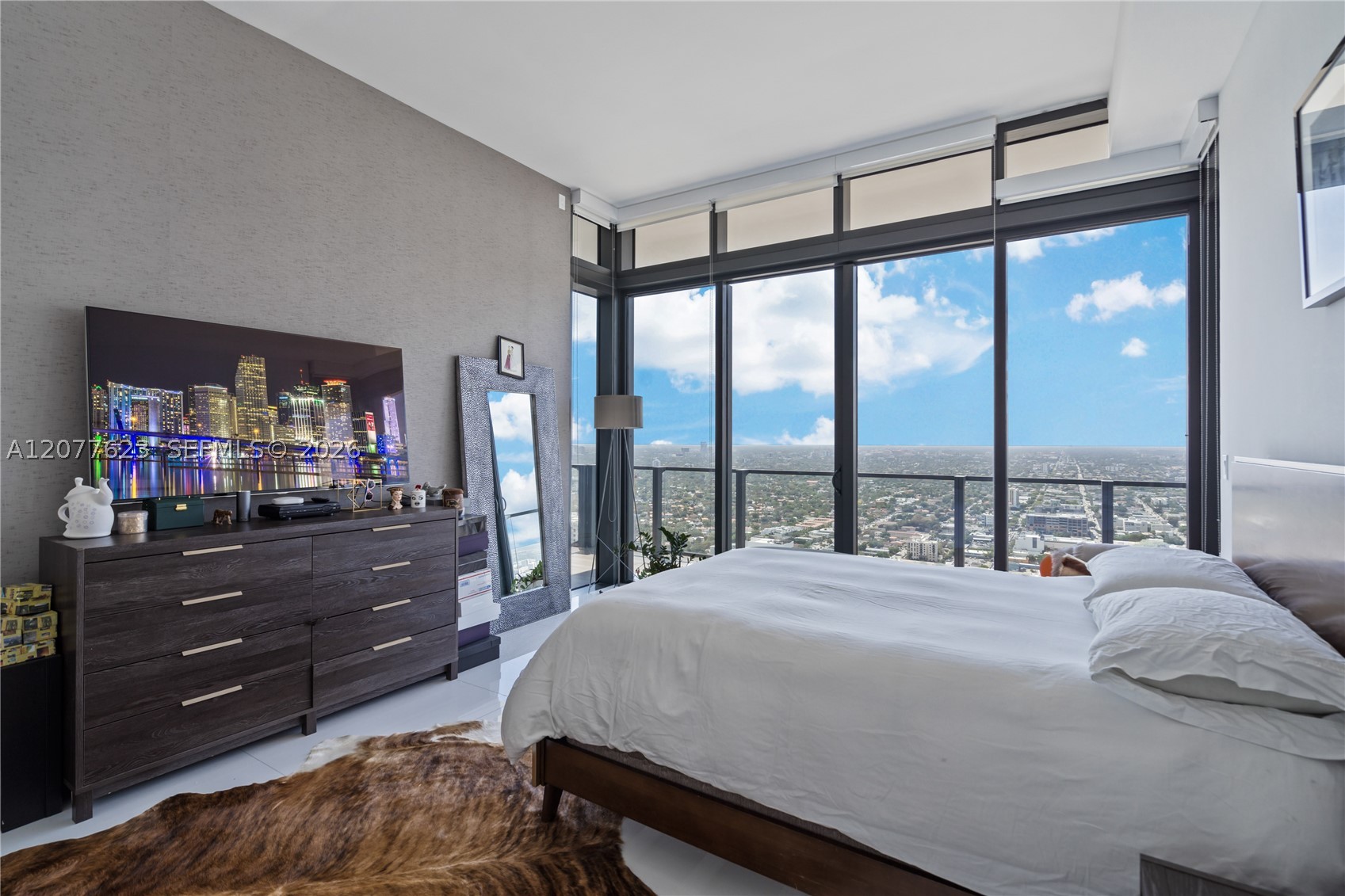 88 SW 7th St #4203 Miami, FL 33130