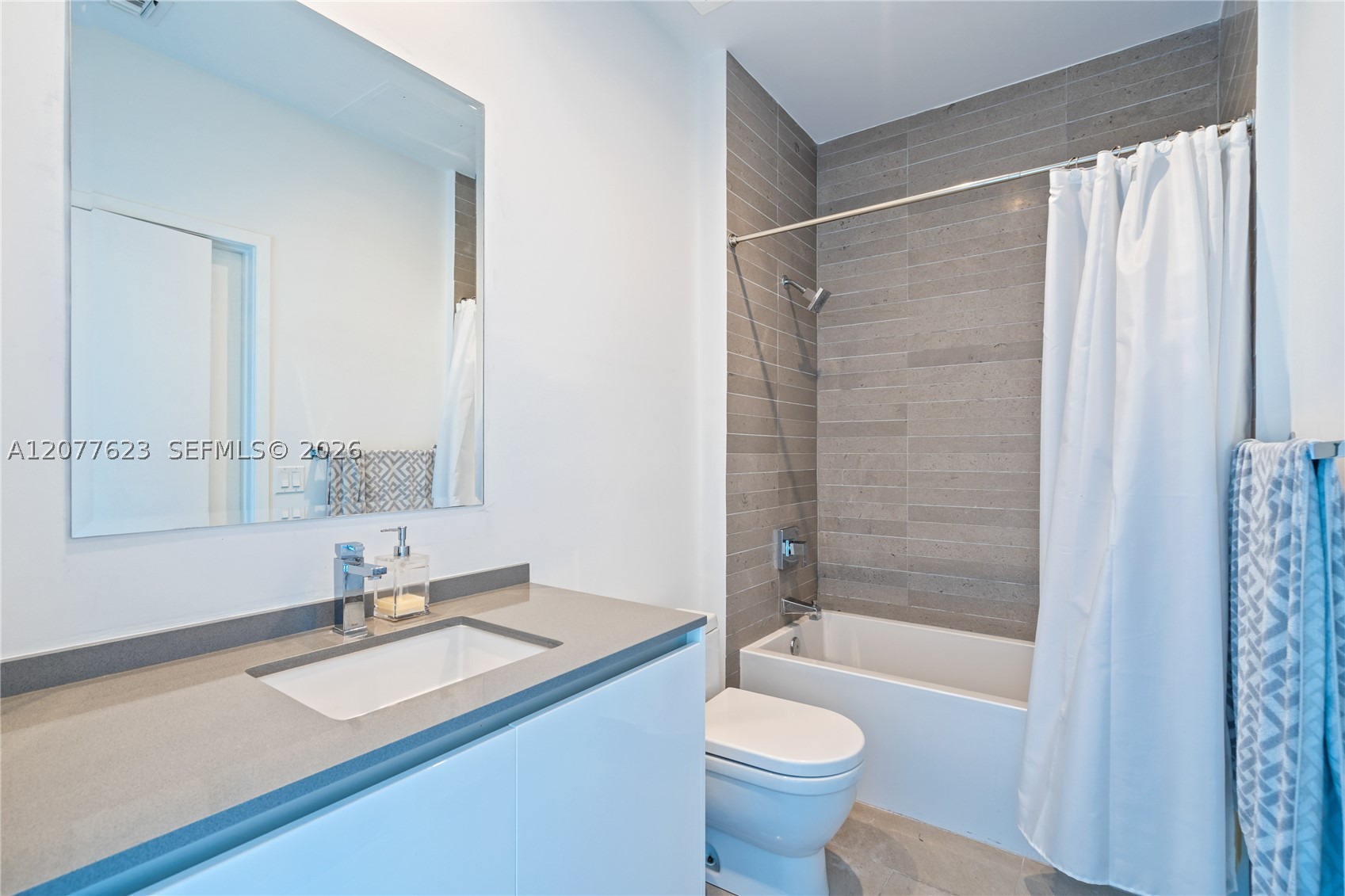88 SW 7th St #4203 Miami, FL 33130