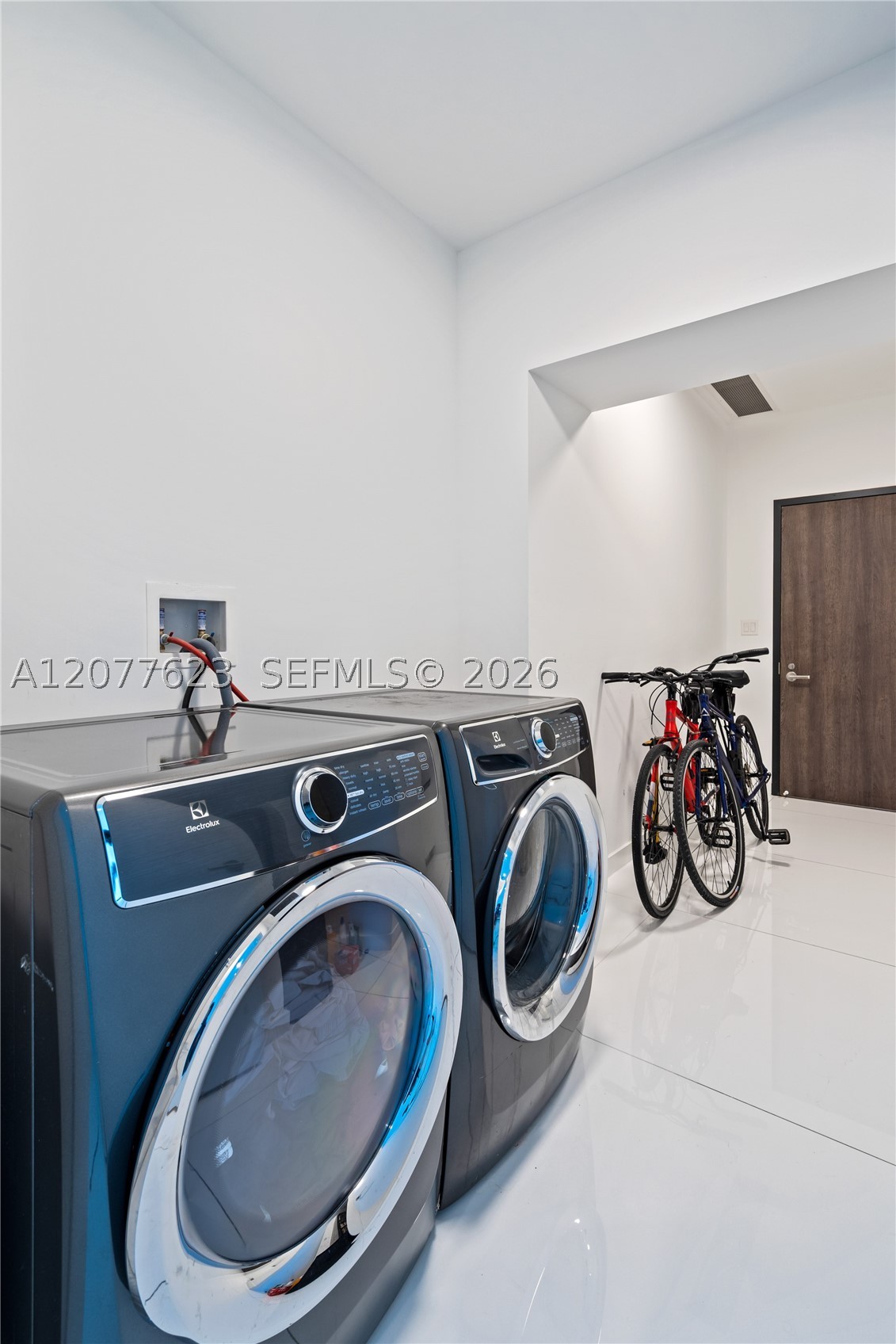 88 SW 7th St #4203 Miami, FL 33130