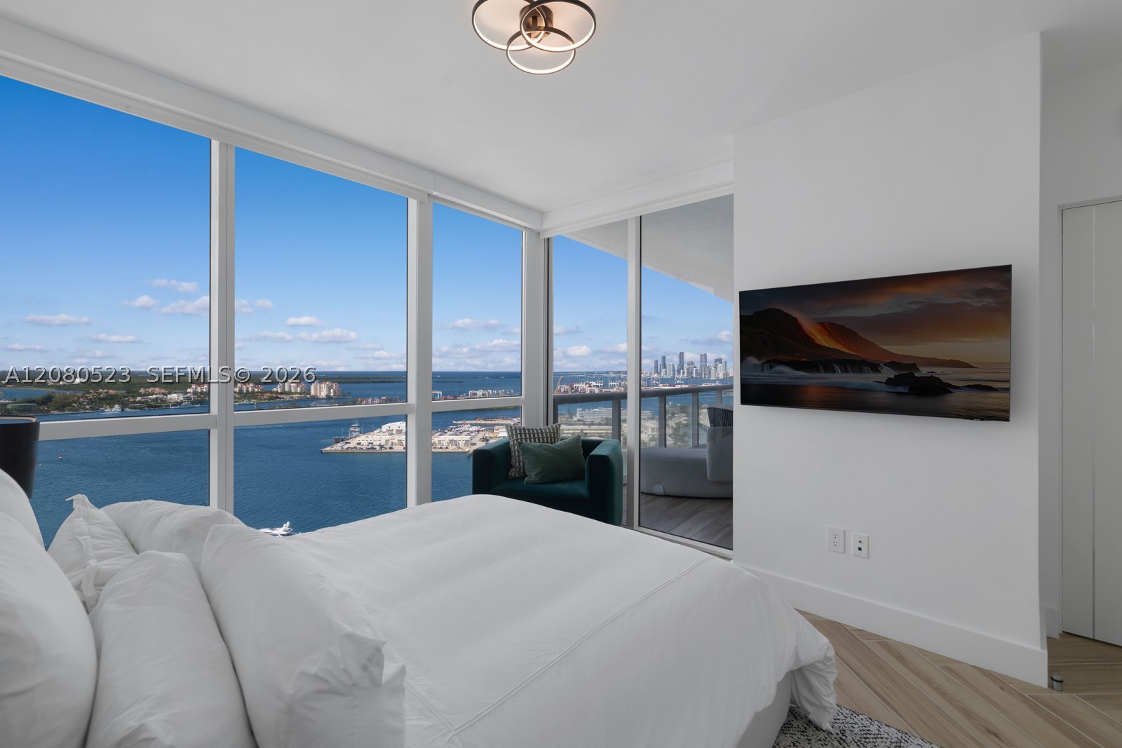 450 Alton Rd #2505 Miami Beach, FL 33139