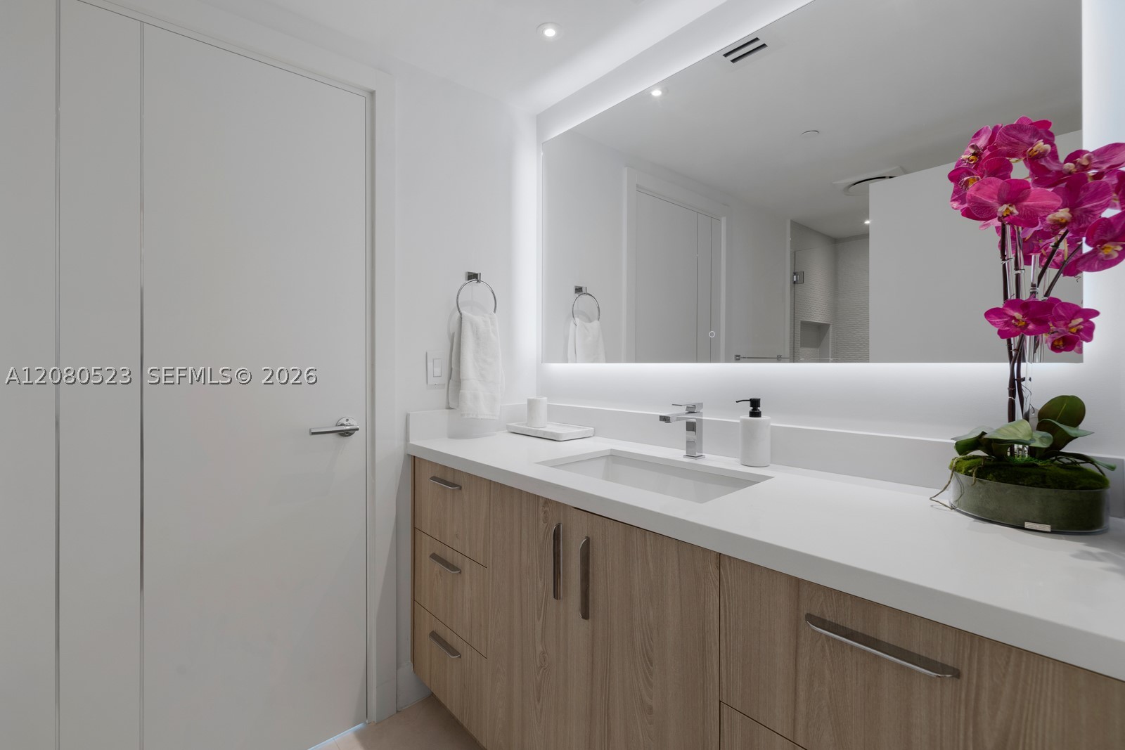 450 Alton Rd #2505 Miami Beach, FL 33139