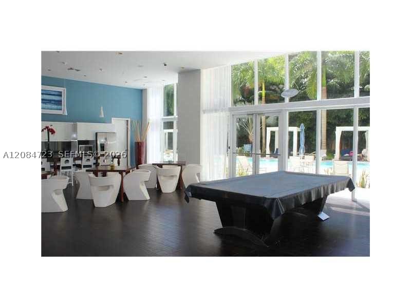 image The Venture at Aventura9