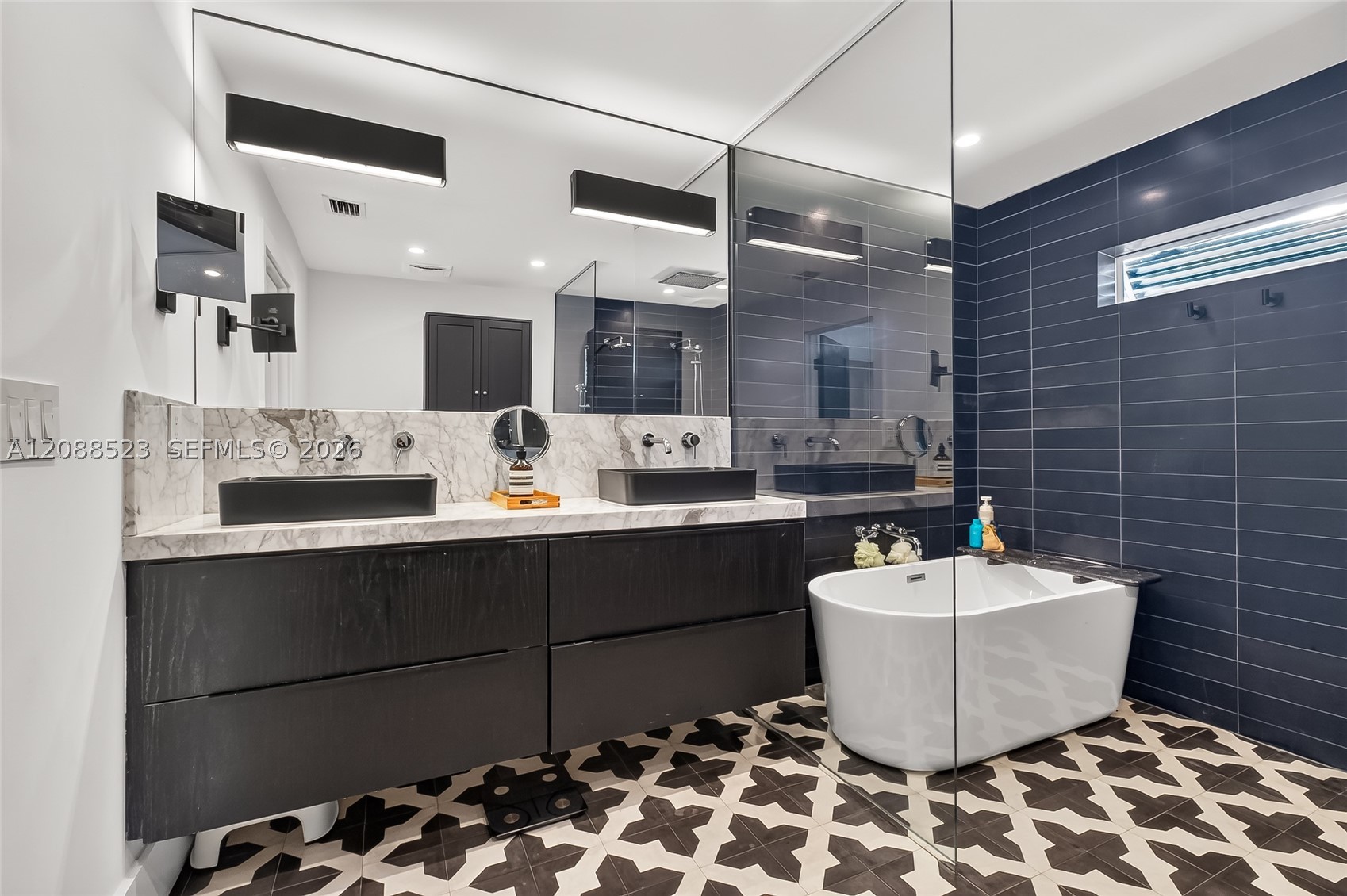 2342 SW 25th Ter Miami, FL 33133