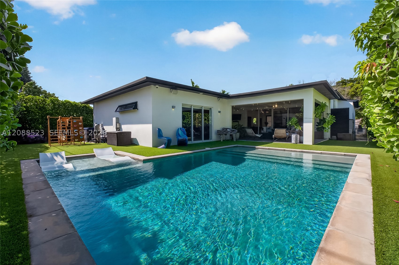 2342 SW 25th Ter Miami, FL 33133