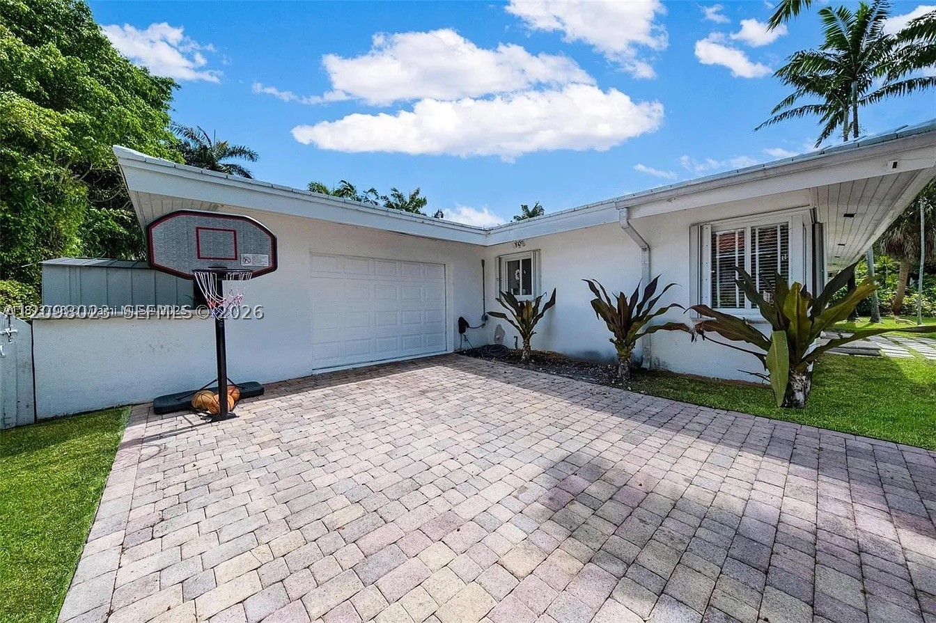 1255 NE 93rd St Miami Shores, FL 33138