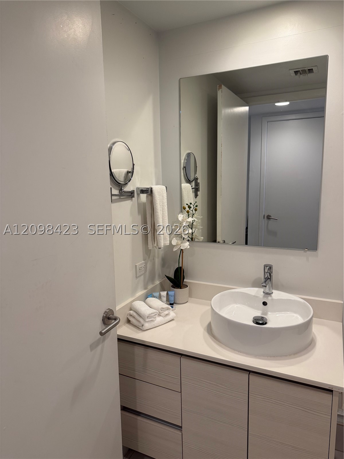 image Beachwalk Condominium23