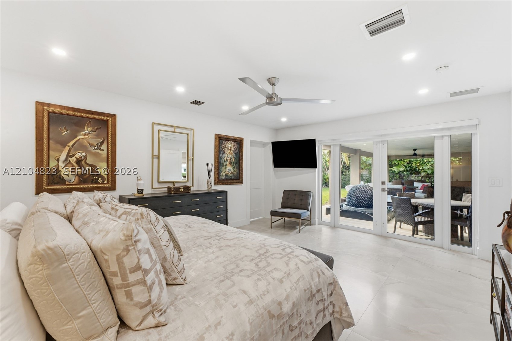 291 E Shore Dr E Miami, FL 33133