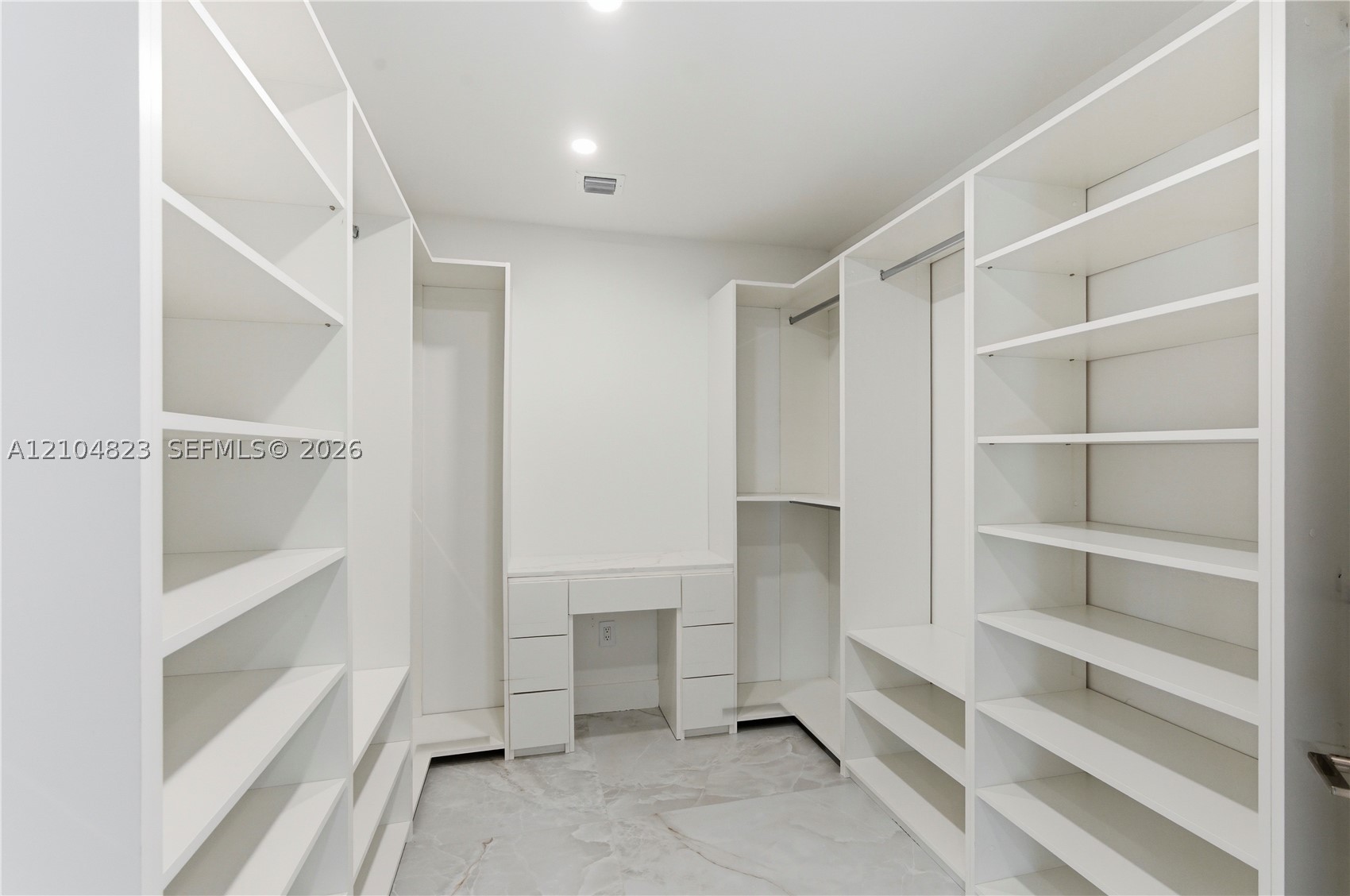 291 E Shore Dr E Miami, FL 33133