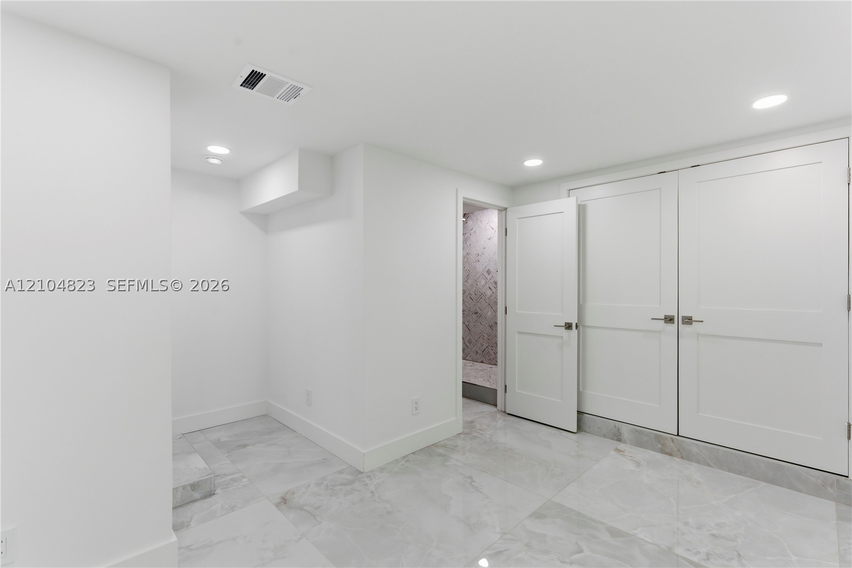 291 E Shore Dr E Miami, FL 33133