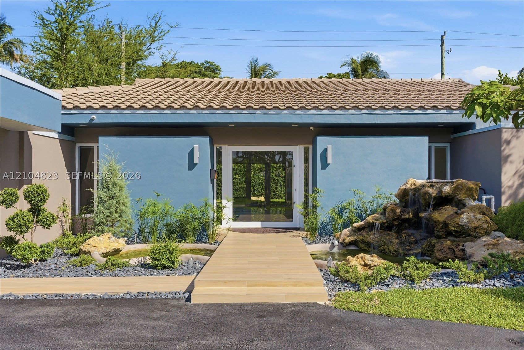 291 E Shore Dr E Miami, FL 33133